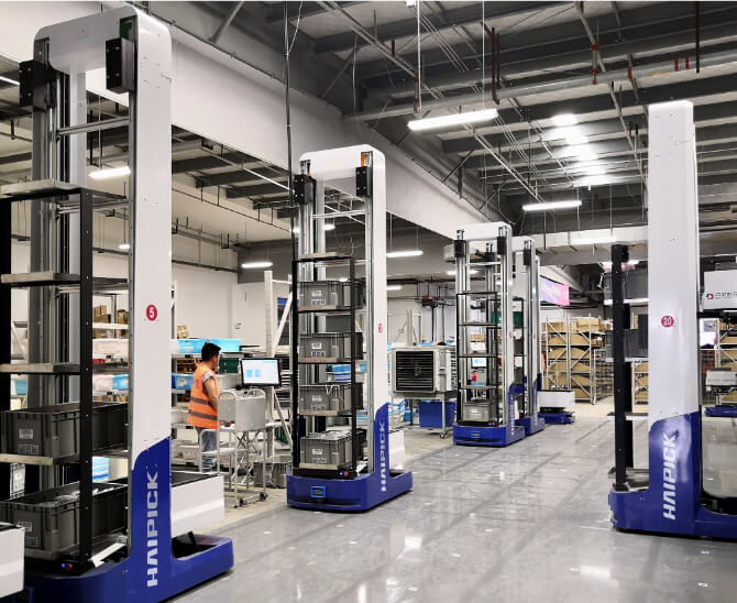 百世供应链佛山服装仓机器人